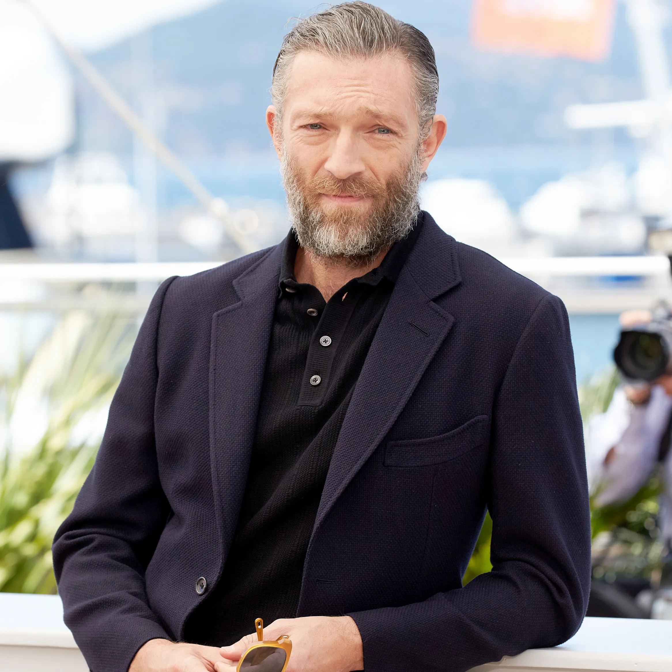 O Vincent Cassel αν και άσχημος έχει γούστο στις ωραίες γυναίκες