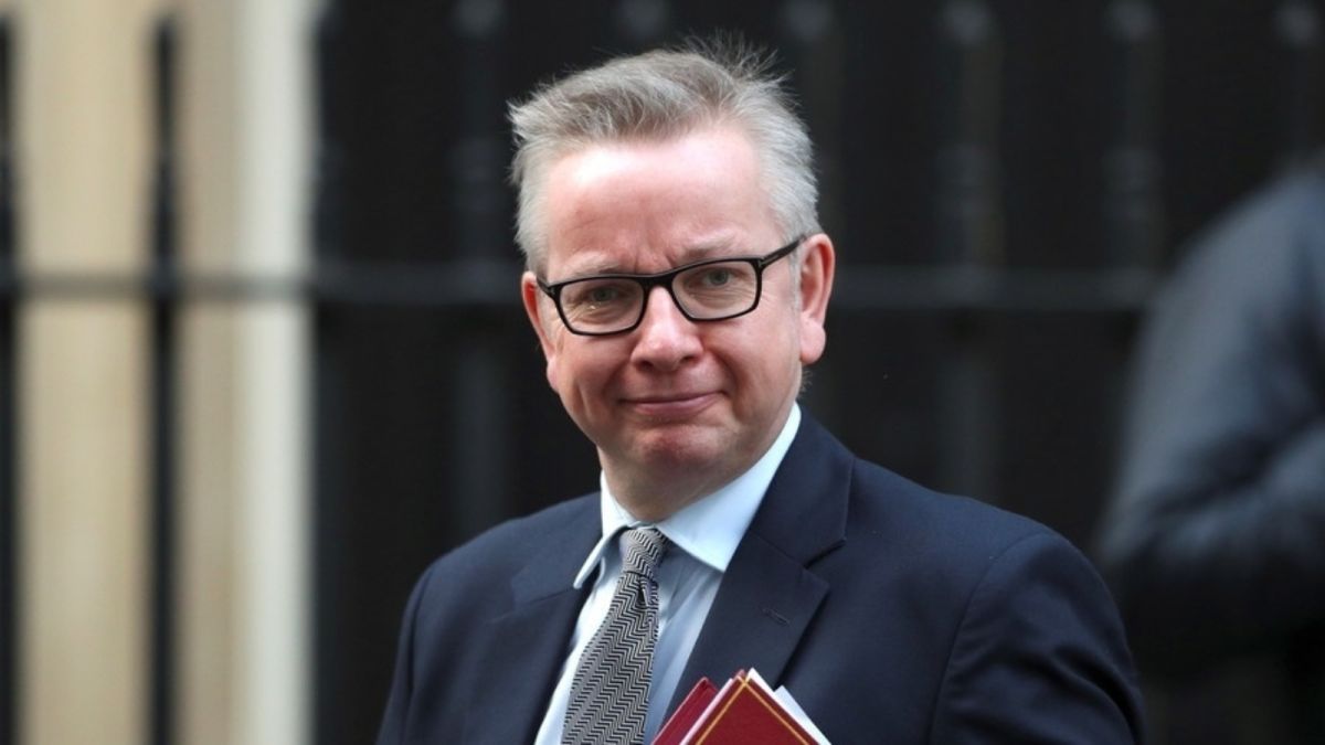 Ο Michael Gove του Ηνωμένου Βασιλείου υποστηρίζει ότι ο κορωνοϊός είναι «κατασκευασμένος από άνθρωπο»