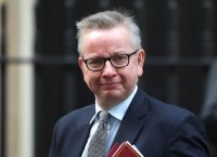 Ο Michael Gove του Ηνωμένου Βασιλείου υποστηρίζει ότι ο κορωνοϊός είναι «κατασκευασμένος από άνθρωπο» Ο Michael Gove του Ηνωμένου Βασιλείου υποστηρίζει ότι ο κορωνοϊός είναι «κατασκευασμένος από άνθρωπο»