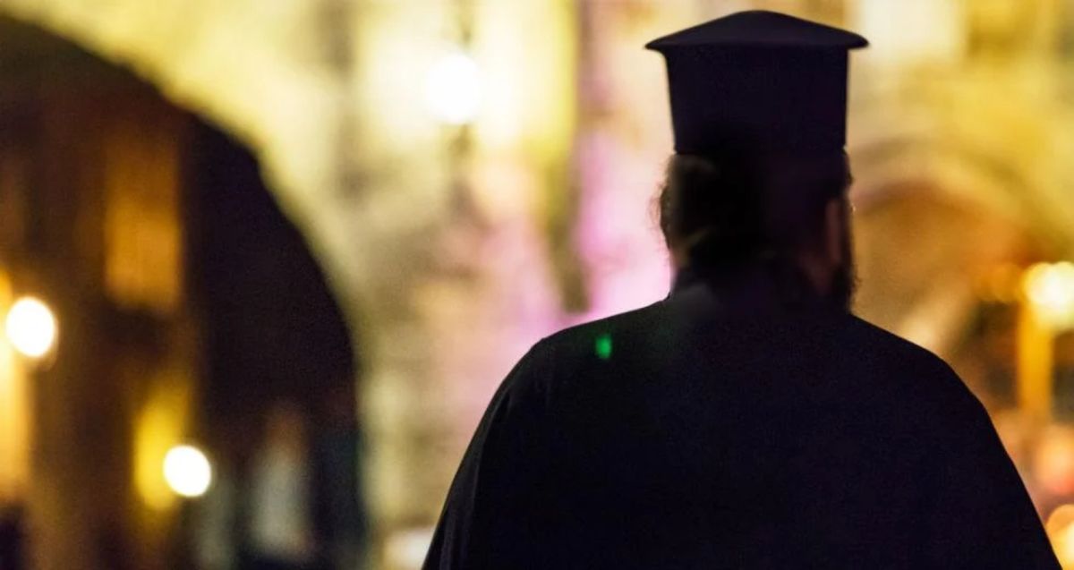 Σαλαμίνα: Αυτός είναι ο 68χρονος ιερέας που συνελήφθη για ασέλγεια σε 12χρονο