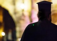 Σαλαμίνα: Αυτός είναι ο 68χρονος ιερέας που συνελήφθη για ασέλγεια σε 12χρονο