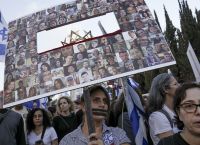 Guardian: Ισραήλ και Χαμάς πλησιάζουν σε συμφωνία για τους ομήρους