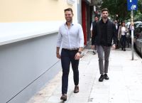 Στέφανος Κασσελάκης: Βόλτα στην Αθήνα παρέα με άστεγους [vid]