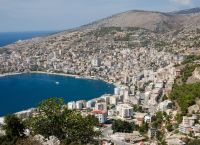 Ραγδαία αποέπενδυση ελληνικών εταιρειών από την Αλβανία κατά την τελευταία πενταετία