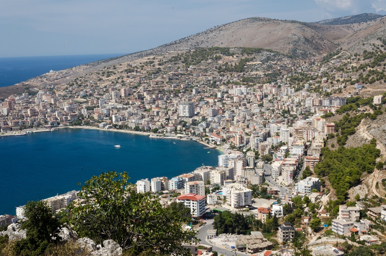 Ραγδαία αποέπενδυση ελληνικών εταιρειών από την Αλβανία κατά την τελευταία πενταετία