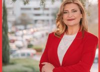 Κώστας Σημίτης: Παραδίδει μαθήματα πολιτικής, χαμηλόφωνα…