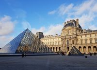 Ο λόγος που η Louis Vuitton προσφέρει στο Μουσείο του Λούβρου 16 εκατ. δολάρια [pic,vid]