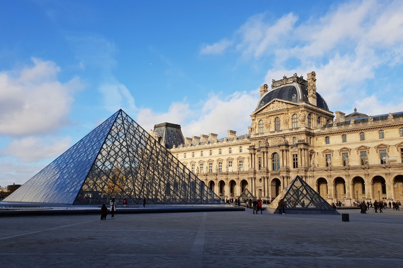Ο λόγος που η Louis Vuitton προσφέρει στο Μουσείο του Λούβρου 16 εκατ. δολάρια [pic,vid]