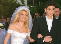 Μενεγάκη: Αποκάλυψε πώς αντέδρασαν οι κόρες της όταν είδαν το νυφικό του γάμου της