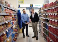 Μητσοτάκης: Αιφνιδιαστική επίσκεψη σε σούπερ μάρκετ στα Καμένα Βούρλα [vid]