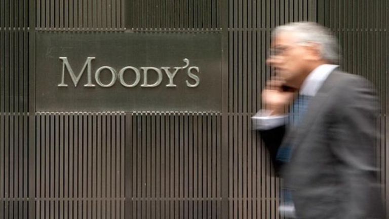 Τι σημαίνει η υποβάθμιση της οικονομίας των ΗΠΑ από την Moody’s