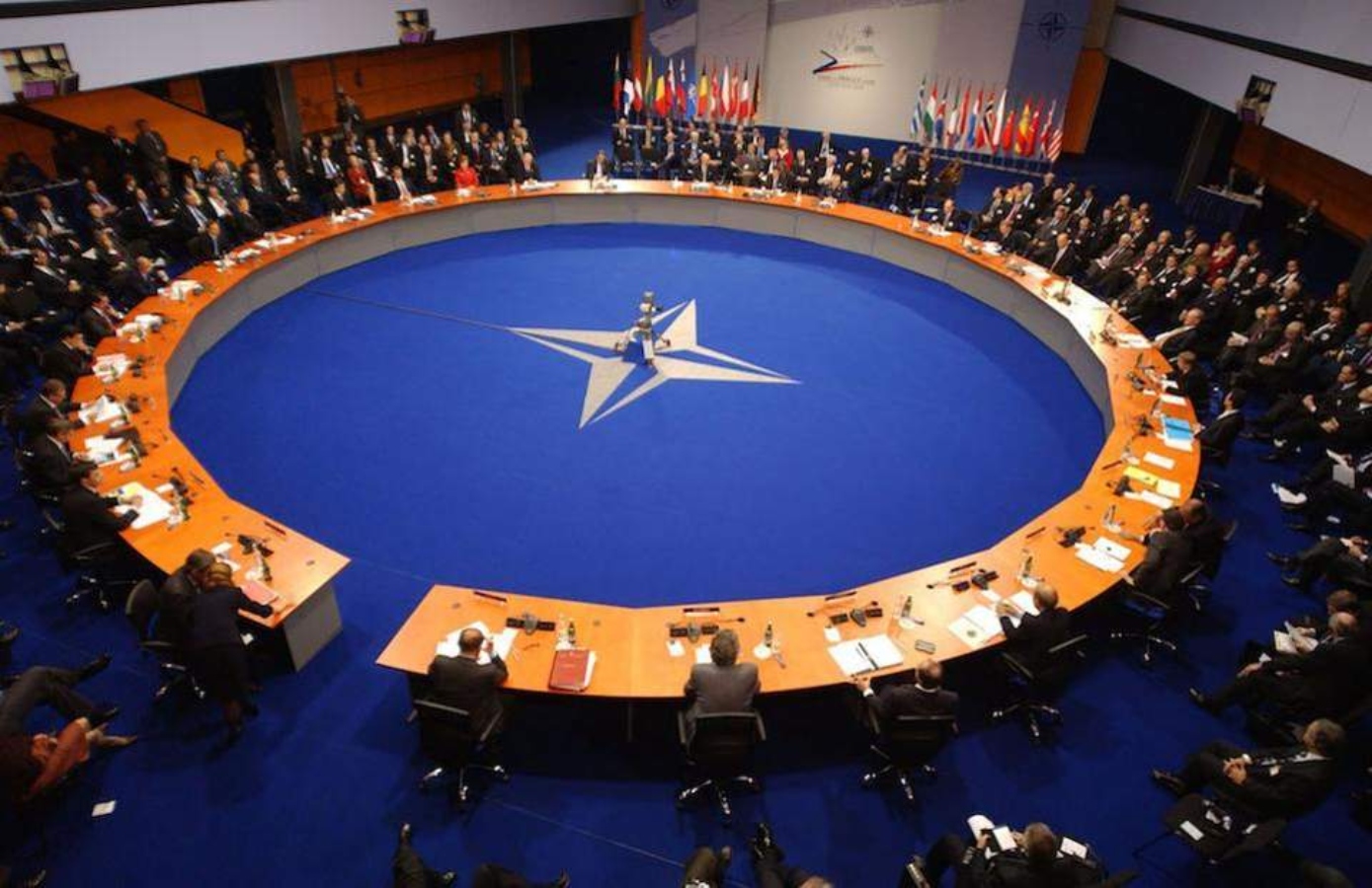 NATO: Αναστέλλει την ισχύ της Συνθήκης Συμβατικών Ενόπλων Δυνάμεων στην Ευρώπη