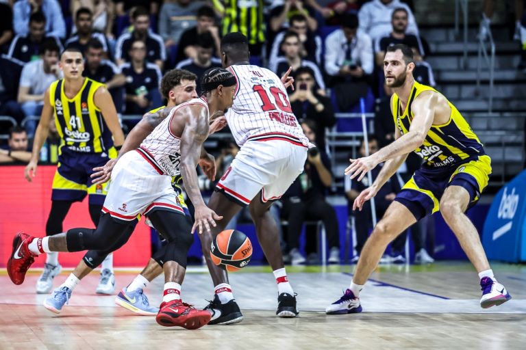 Φενέρμπαχτσε – Ολυμπιακός 79-77: Οι «ερυθρόλευκοι» γνώρισαν την τρίτη ήττα τους [vid]