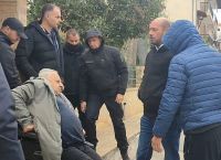 Ντροπή τους: Έκαναν έξωση σε 82χρονο ανάπηρο – Κοιμήθηκε στο πεζοδρόμιο