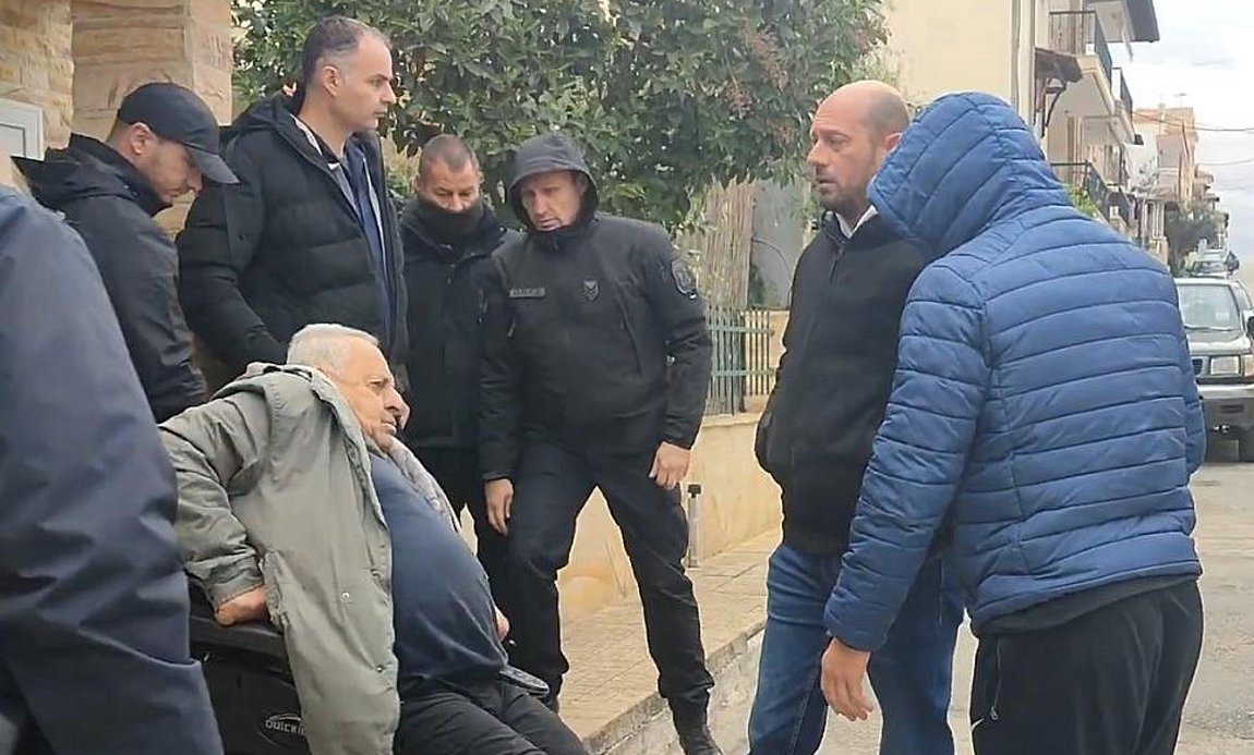 Ντροπή τους: Έκαναν έξωση σε 82χρονο ανάπηρο – Κοιμήθηκε στο πεζοδρόμιο