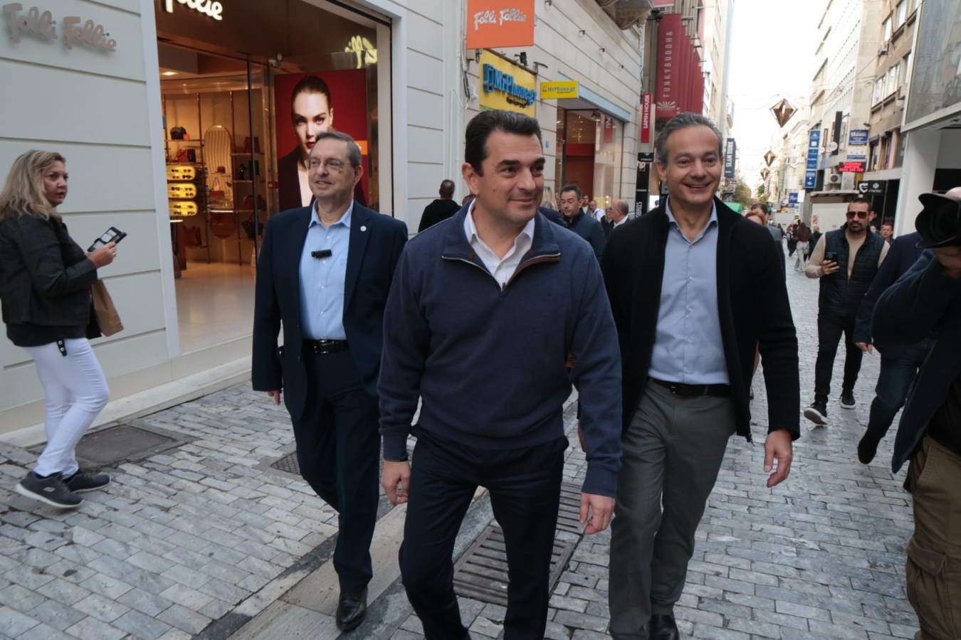 Αυτοψία Σκρέκα στην Ερμού για την Black Friday: Νομίζω ότι το εμπόριο τηρεί το νόμο απαρέγκλιτα
