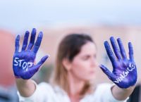 ΔΕΗ: Μεγάλη έρευνα σχετικά με τις αντιλήψεις των νέων για την έμφυλη βία