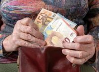 500.000 συνταξιούχοι θα δουν τη σύνταξη του Μαρτίου μειωμένη κατά 7,75%
