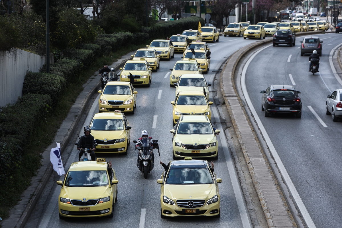 Τραβούν χειρόφρενο τα ταξί – Εξήγγειλαν δυο 48ωρες επαναλαμβανόμενες απεργίες [vid]