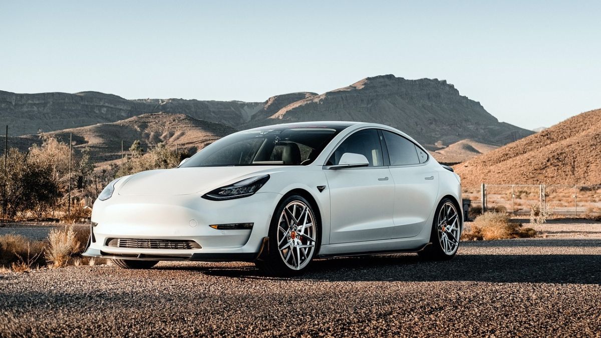Εκπτώσεις και στην Ευρώπη φέρνει η Tesla ανεβάζοντας τον ανταγωνισμό