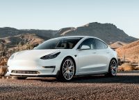 Εκπτώσεις και στην Ευρώπη φέρνει η Tesla ανεβάζοντας τον ανταγωνισμό