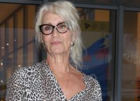 Θέμις Μπαζάκα: Ιερείς μαζεύουν υπογραφές να την αφορήσουν μετά την δηλωσή τους να κοπούν τα θρησκευτικά