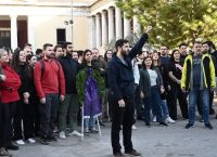 Νεολαία ΣΥΡΙΖΑ: Κατέθεσε στεφάνι στο Πολυτεχνείο χωρίς τον Κασσελάκη