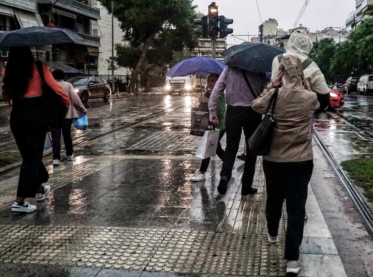 Μήνυμα 112 στη Δυτική Ελλάδα για ισχυρές καταιγίδες και θυελλώδεις ανέμους [vid]