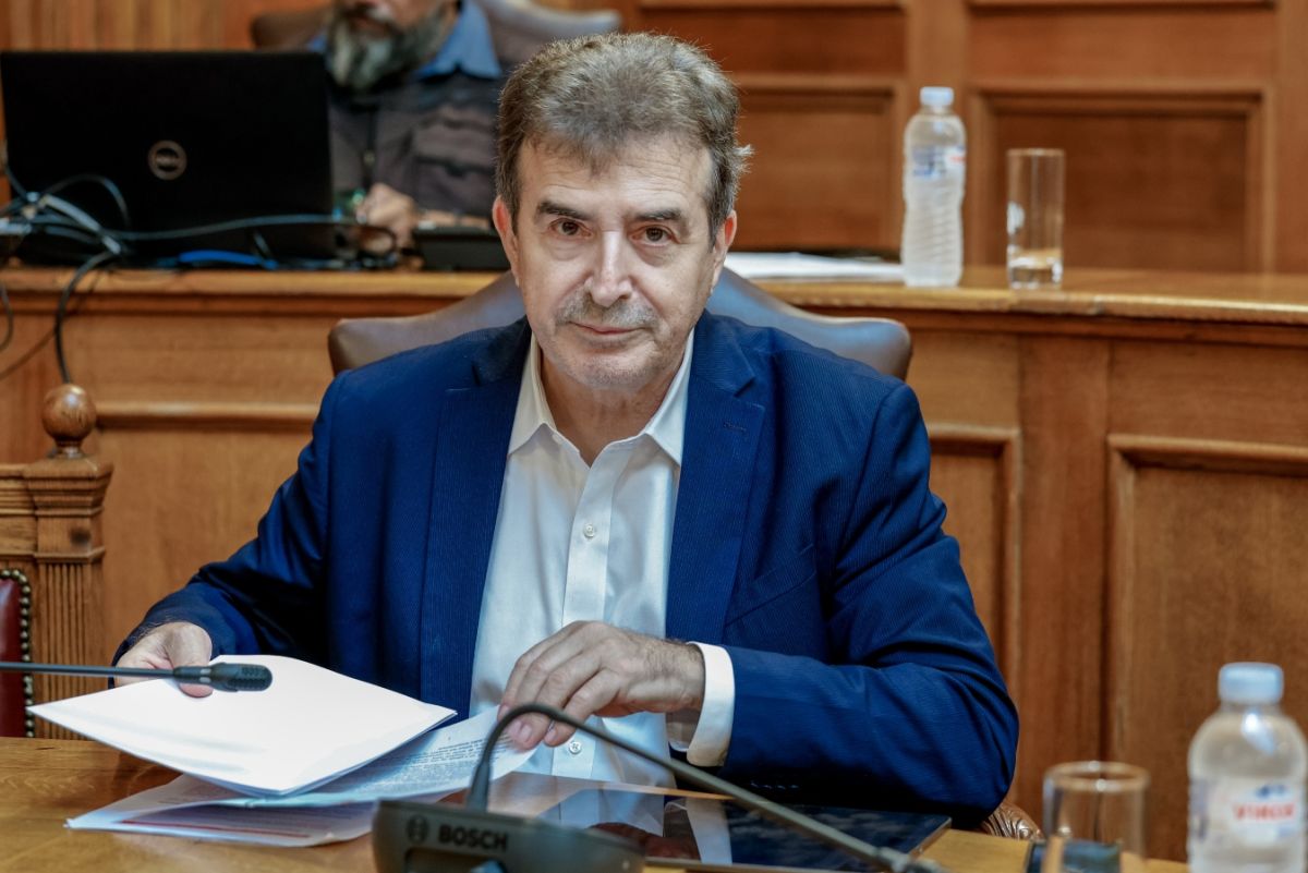 Χρυσοχοΐδης για ΕΟΦ: Ξεκινά η ενίσχυσή του, με προσλήψεις, έρευνα και καταγραφή ελλείψεων φαρμάκων