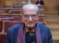 Πέθανε ο κορυφαίος λογοτέχνης Βασίλης Βασιλικός Πέθανε ο κορυφαίος λογοτέχνης Βασίλης Βασιλικός
