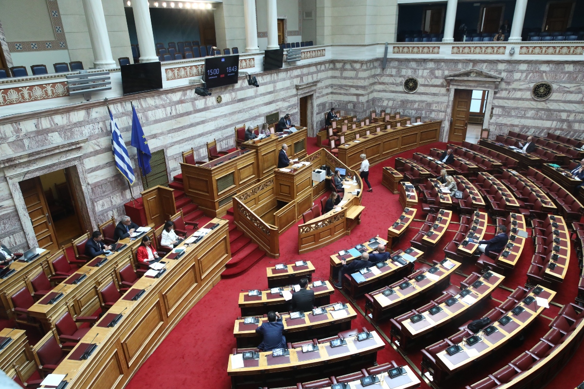 Μεσανατολικό και δημόσια διοίκηση διχάζουν κυβέρνηση και αντιπολίτευση