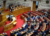«Κόκκινα δάνεια»: Υψηλοί τόνοι στη Βουλή μεταξύ κυβέρνησης και αντιπολίτευσης