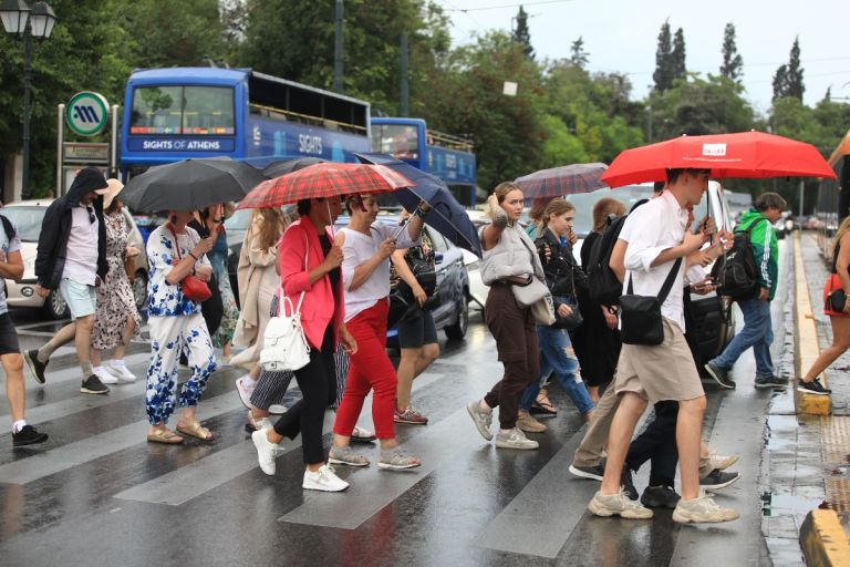 ΕΜΥ: Βροχές, καταιγίδες και νέα πτώση της θερμοκρασίας