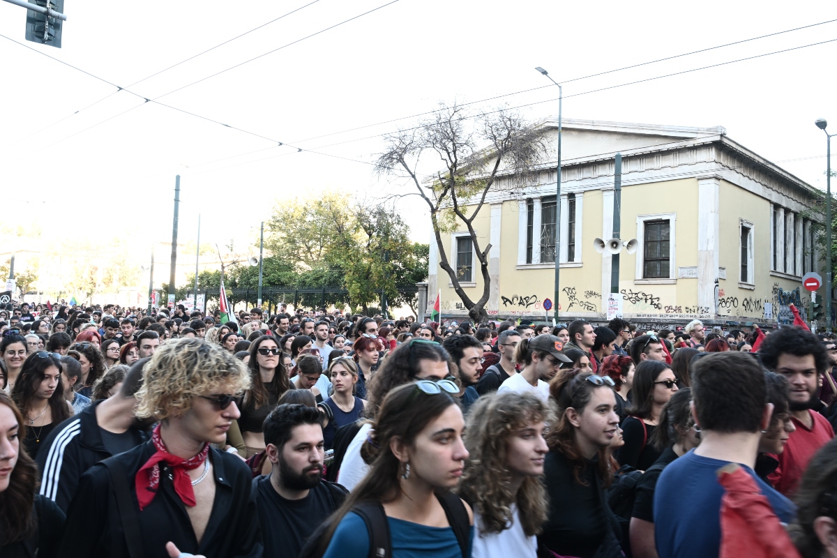 Σε εξέλιξη η καθιερωμένη πορεία για την εξέγερση του Πολυτεχνείου