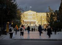 Η Capital Economics προβλέπει χρόνια λιτότητας για την Ελλάδα