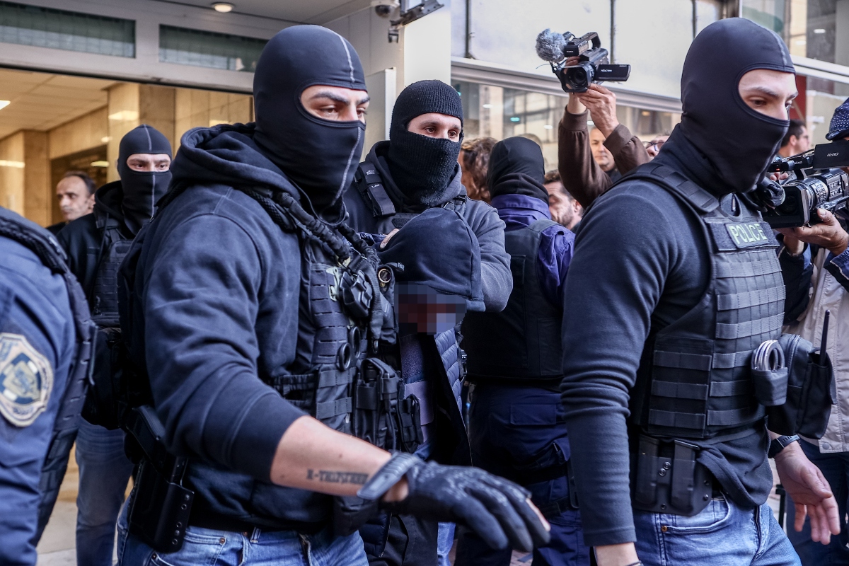 Ποια πρόσθετα μέτρα κατά της οπαδικής βίας εξετάζει η κυβέρνηση