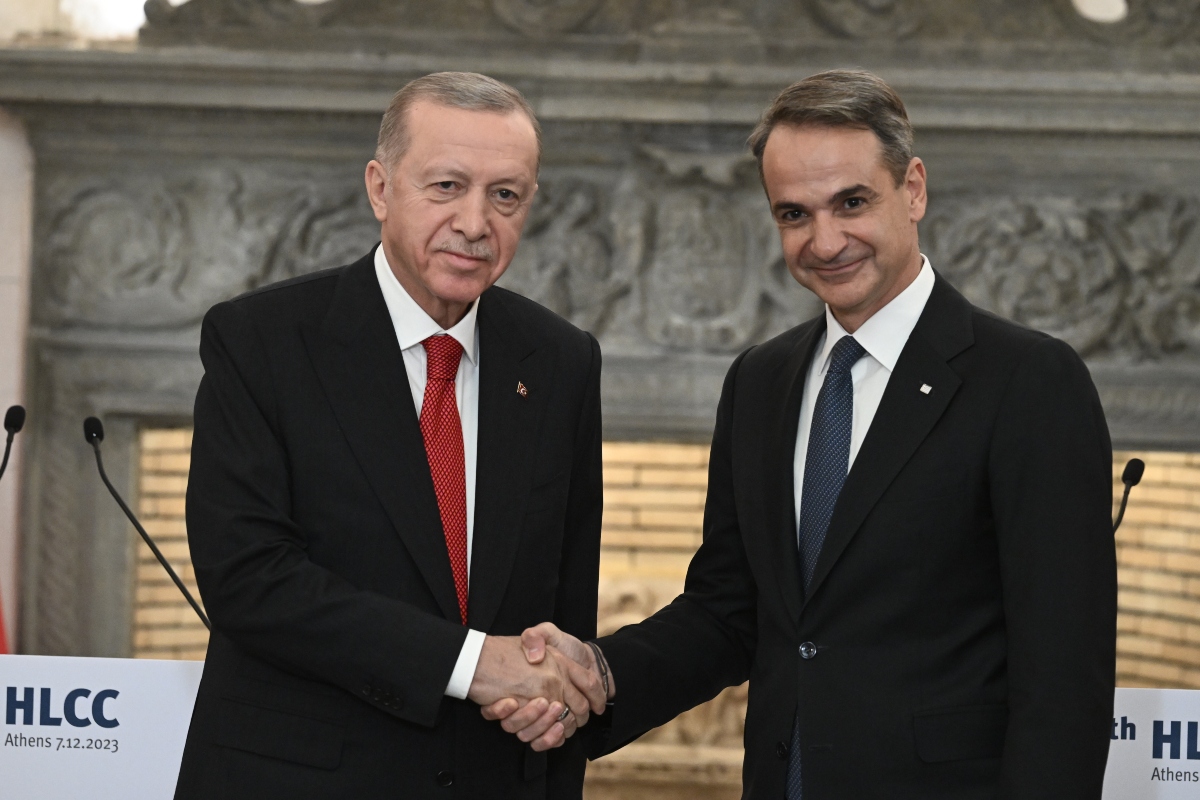 Επίσκεψη Ερντογάν: Ελπίδες για ούριο άνεμο στις ελληνοτουρκικές σχέσεις