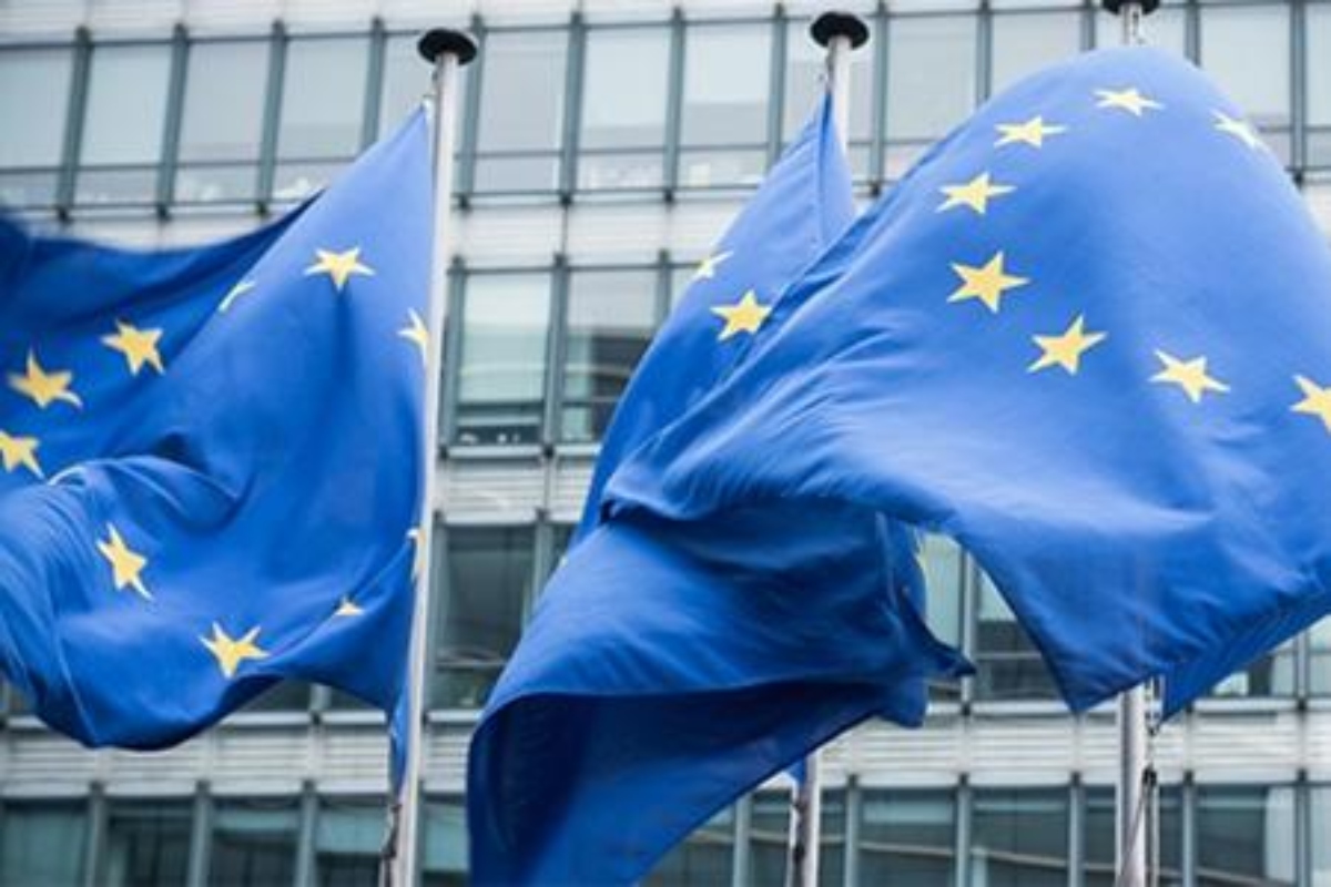 Ευρωβαρόμετρο: 7 στους 10 Έλληνες θεωρούν ότι η χώρα έχει ωφεληθεί από την ένταξη στην ΕΕ