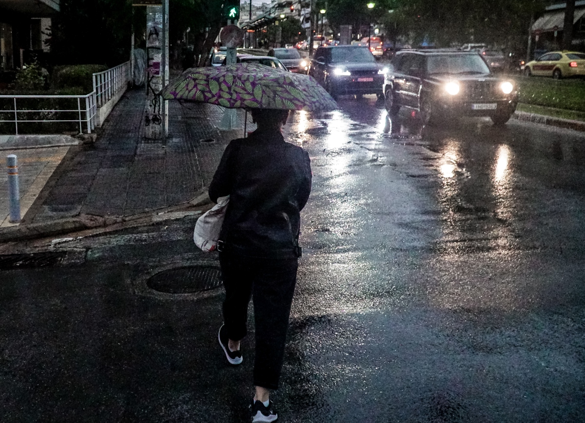 Πλημμύρισε ο Φλοίσβος από τη βροχή