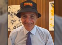 Mitsotakis on TikTok wearing a… skating hat to promote the Youth Pass