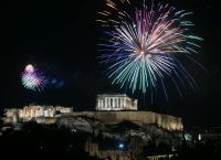 Με λαμπρότητα έκανε ποδαρικό το 2024 στην Ελλάδα
