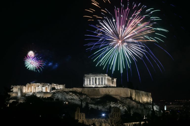 Με λαμπρότητα έκανε ποδαρικό το 2024 στην Ελλάδα