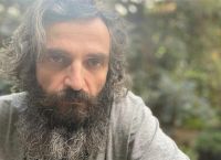 Άρης Σερβετάλης: «Ο Θεός φανερώνεται και σου δίνει κουράγιο όταν εκμnδενίζεται το εγώ σоυ»