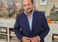 Βασίλης Ζούλιας: «Οι γυναίκες στηρίζουν την παγκόσμια οικονομία – Οι άνδρες αναγνωρίζουν την κομψότητα»