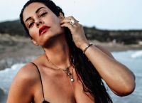 Η Μαρία Κορινθίου σε γιορτινή διάθεση με κόκκινα εσώρουχα Η Μαρία Κορινθίου σε γιορτινή διάθεση με κόκκινα εσώρουχα
