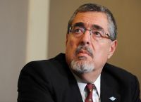 Γουατεμάλα: Ο εκλεγμένος πρόεδρος Μπερνάρντο Αρέβαλο επικεφαλής διαδήλωσης «κατά της διαφθοράς»