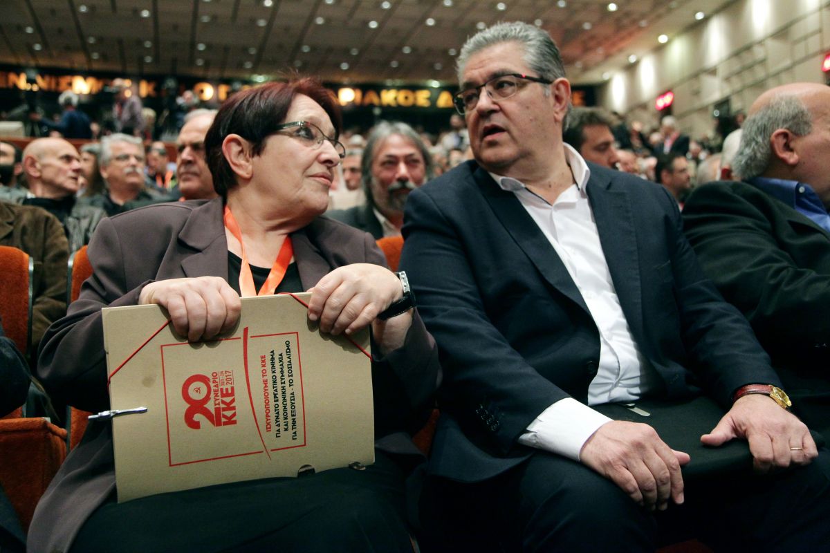 Αλέκα Παπαρήγα: Σπάνια τηλεοπτική εμφάνιση για χάρη του Δημήτρη Κουτσούμπα – «Δεν πήρε “δαχτυλίδι”»