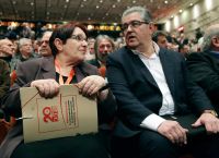 Αλέκα Παπαρήγα: Σπάνια τηλεοπτική εμφάνιση για χάρη του Δημήτρη Κουτσούμπα – «Δεν πήρε “δαχτυλίδι”»