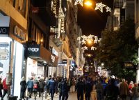 Εορταστικό ωράριο 2023: Ποιες μέρες θα είναι κλειστά τα καταστήματα