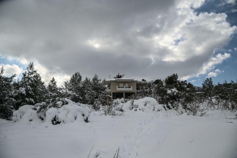 Χιόνια σε Κόνιτσα, Ζαγόρι και Μέτσοβο – Σε ετοιμότητα η Περιφέρεια Ηπείρου [vid]